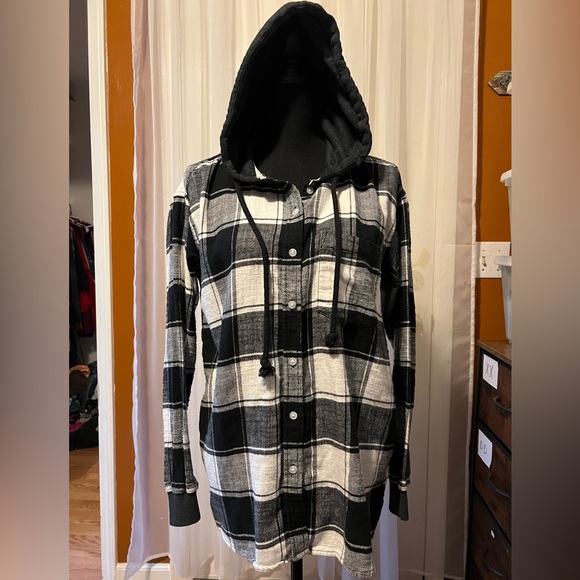 American Eagle Outfitters Tops - American Eagle Black and White Plaid Hooded Shirt